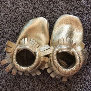 EUC gold metallic freshly picked moccasins 4